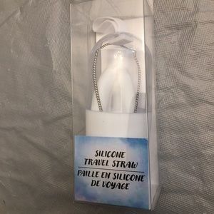 🖐️ Travel Silicone Straw with Cleaning Brush all in a Case